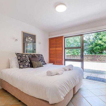 Onetangi Beach Apartments Екстериор снимка
