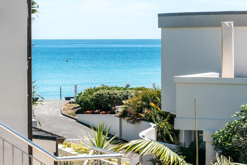 Onetangi Beach Apartments Екстериор снимка