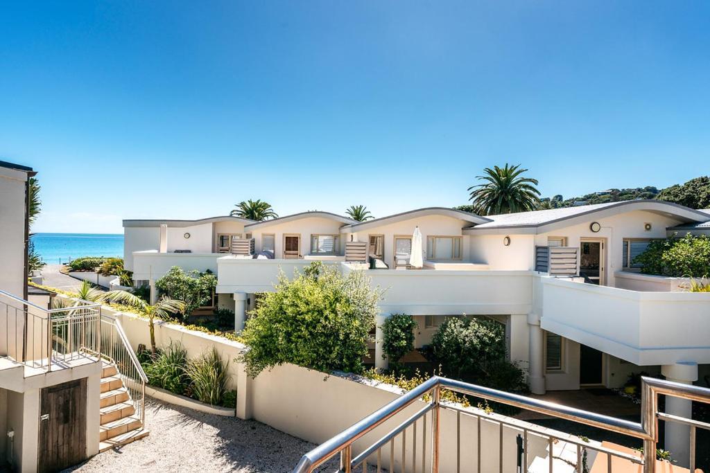 Onetangi Beach Apartments Екстериор снимка