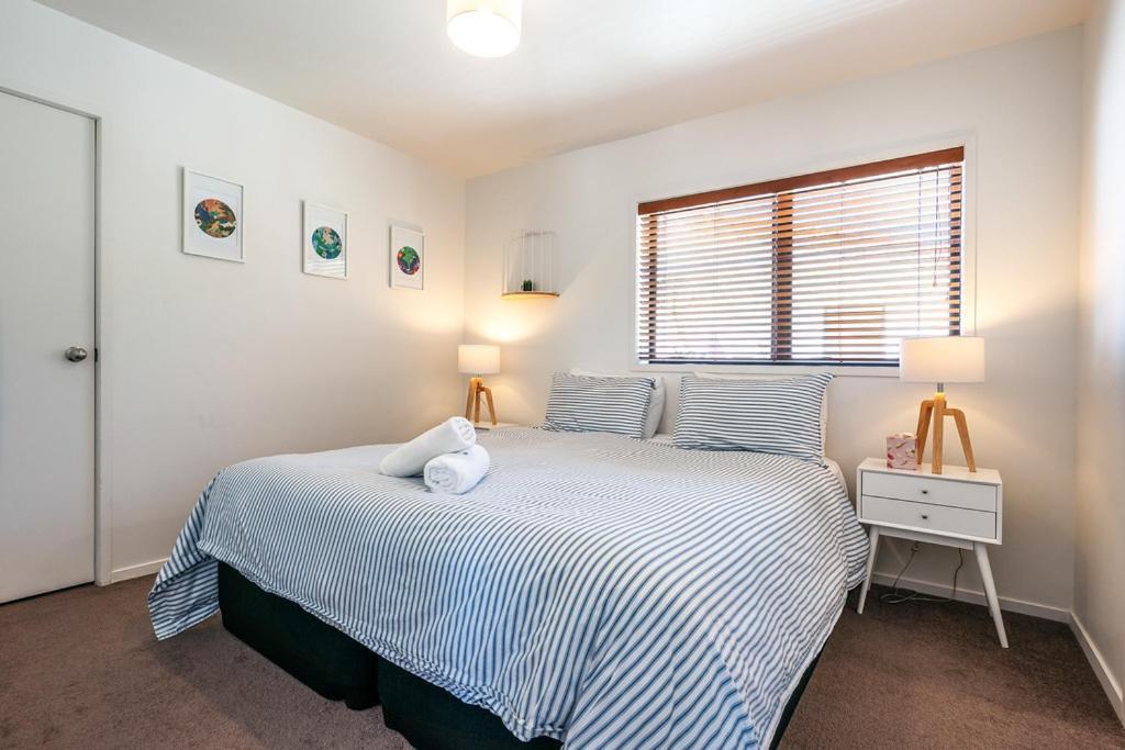 Onetangi Beach Apartments Екстериор снимка