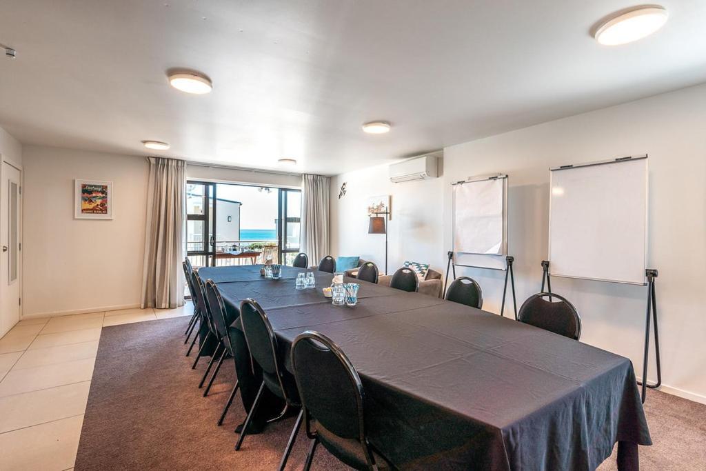 Onetangi Beach Apartments Екстериор снимка