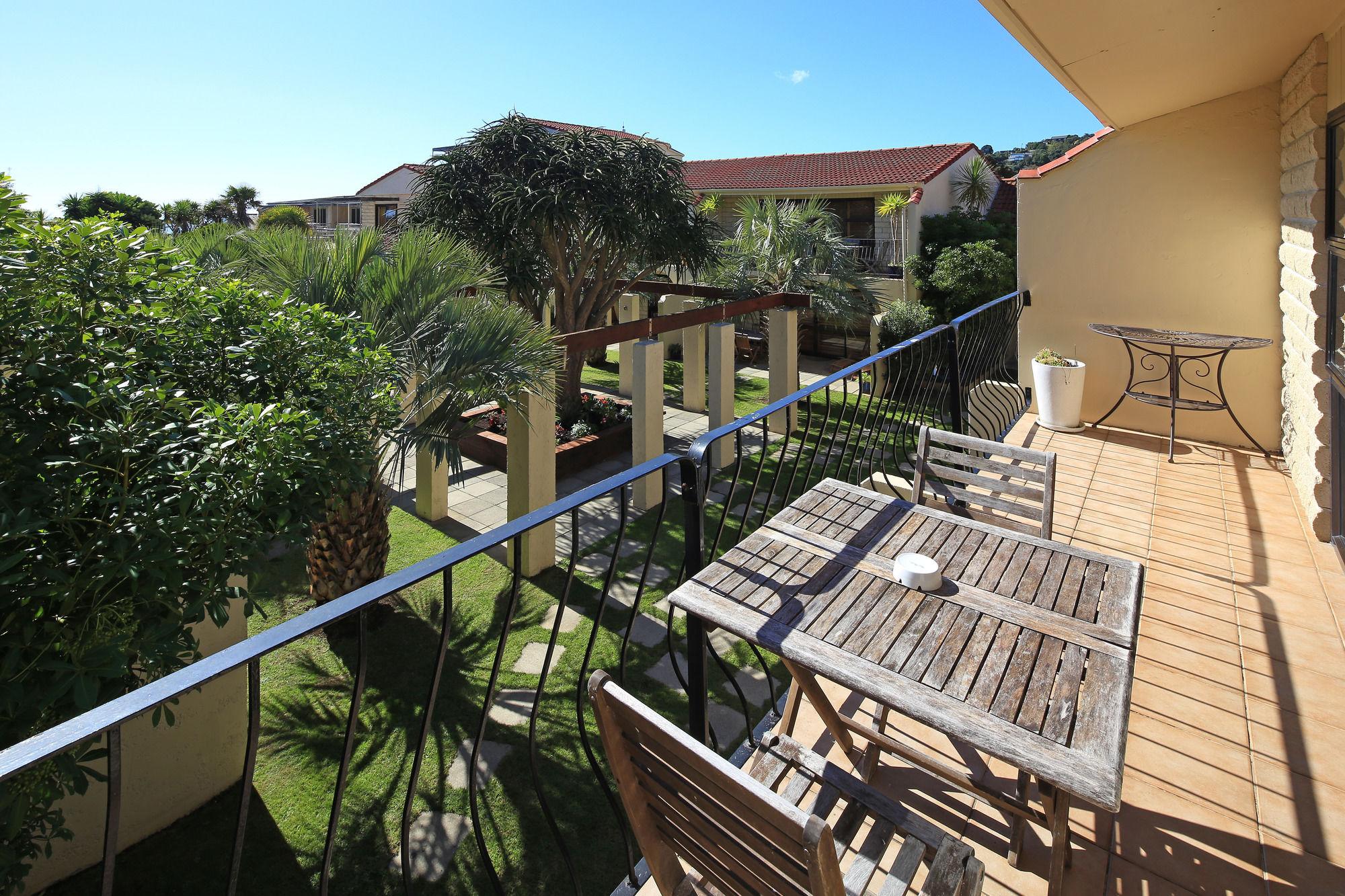 Onetangi Beach Apartments Екстериор снимка
