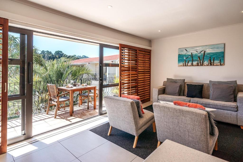 Onetangi Beach Apartments Екстериор снимка
