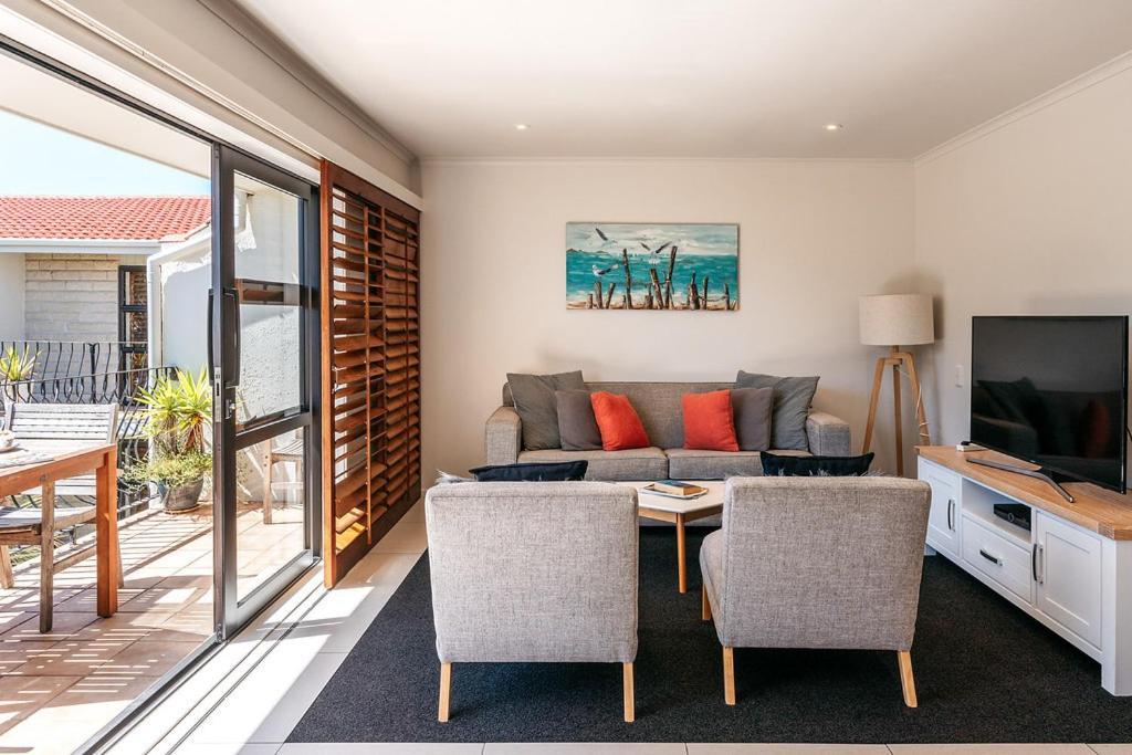 Onetangi Beach Apartments Екстериор снимка