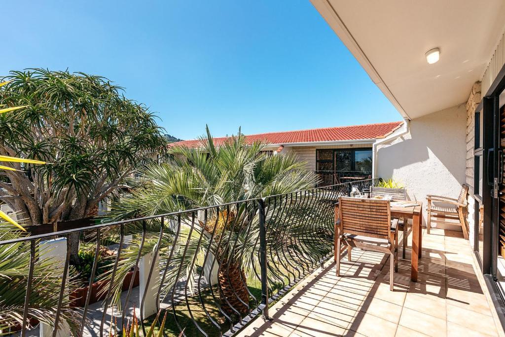Onetangi Beach Apartments Екстериор снимка