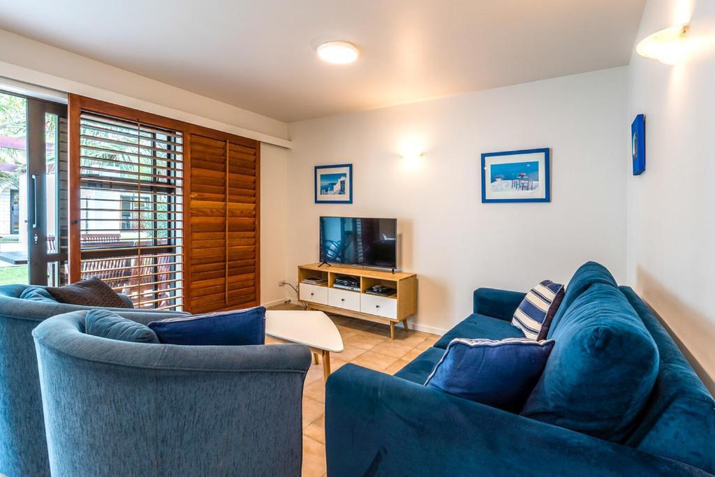 Onetangi Beach Apartments Екстериор снимка