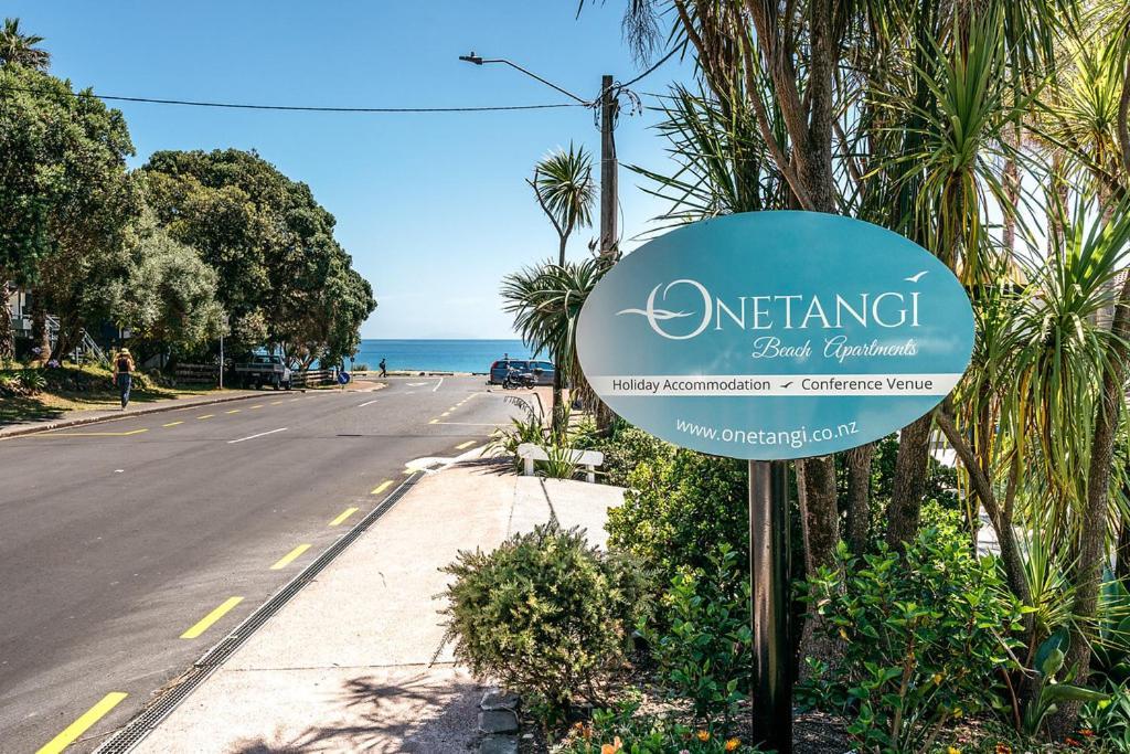 Onetangi Beach Apartments Екстериор снимка