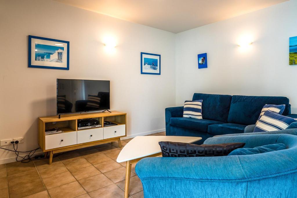 Onetangi Beach Apartments Екстериор снимка
