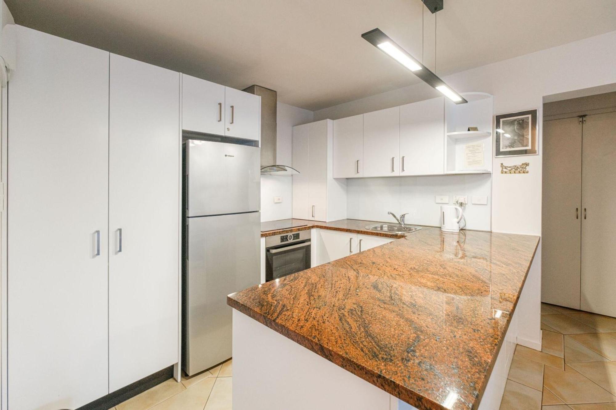 Onetangi Beach Apartments Екстериор снимка
