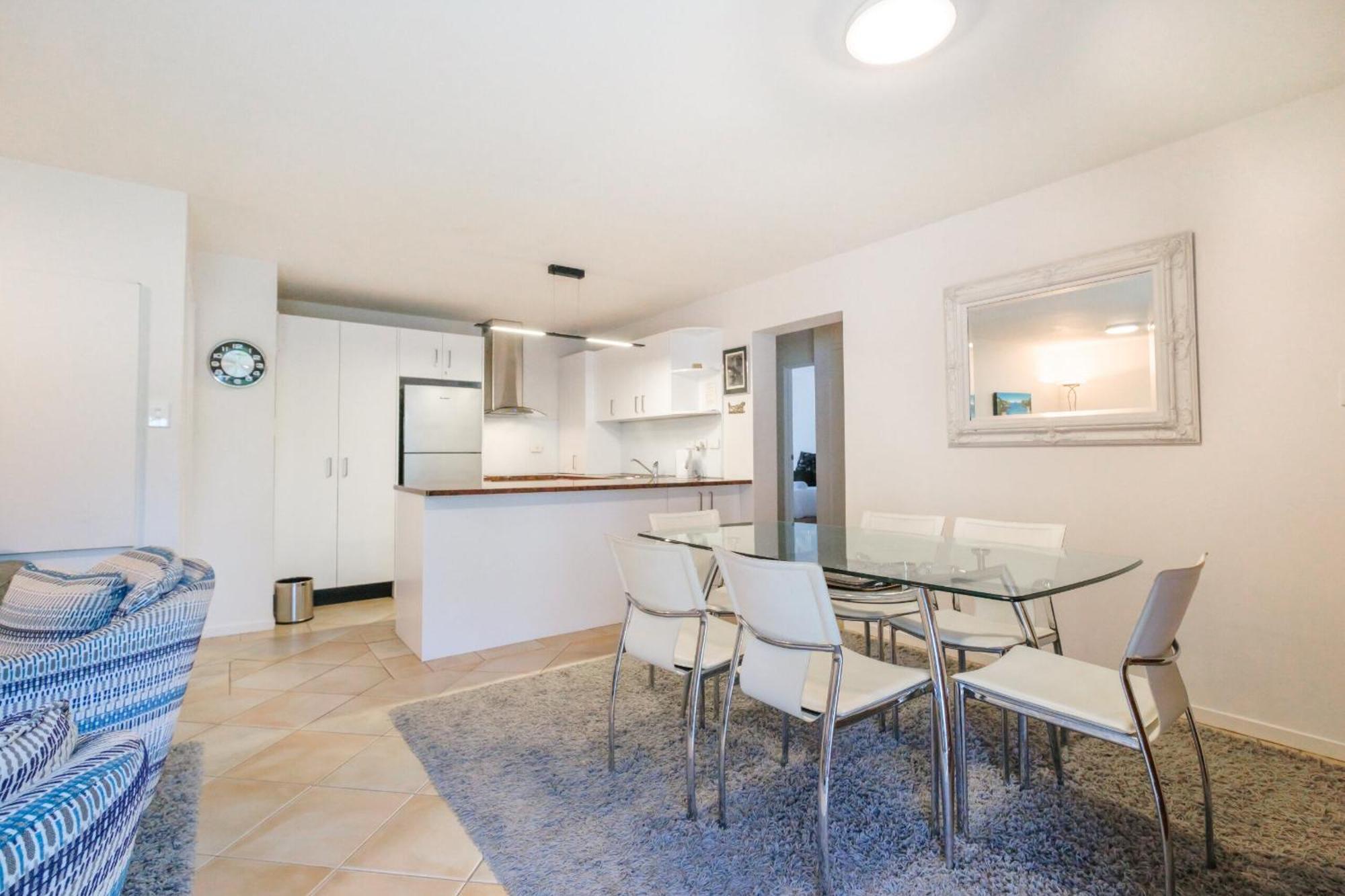 Onetangi Beach Apartments Екстериор снимка