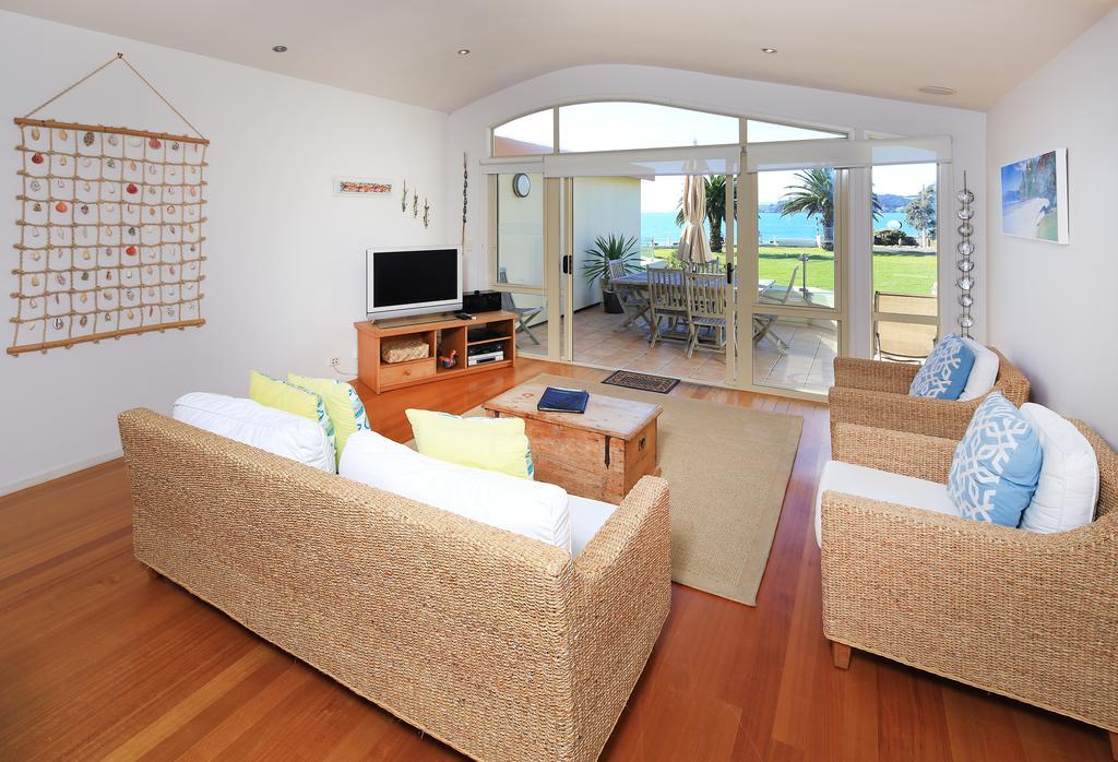 Onetangi Beach Apartments Екстериор снимка