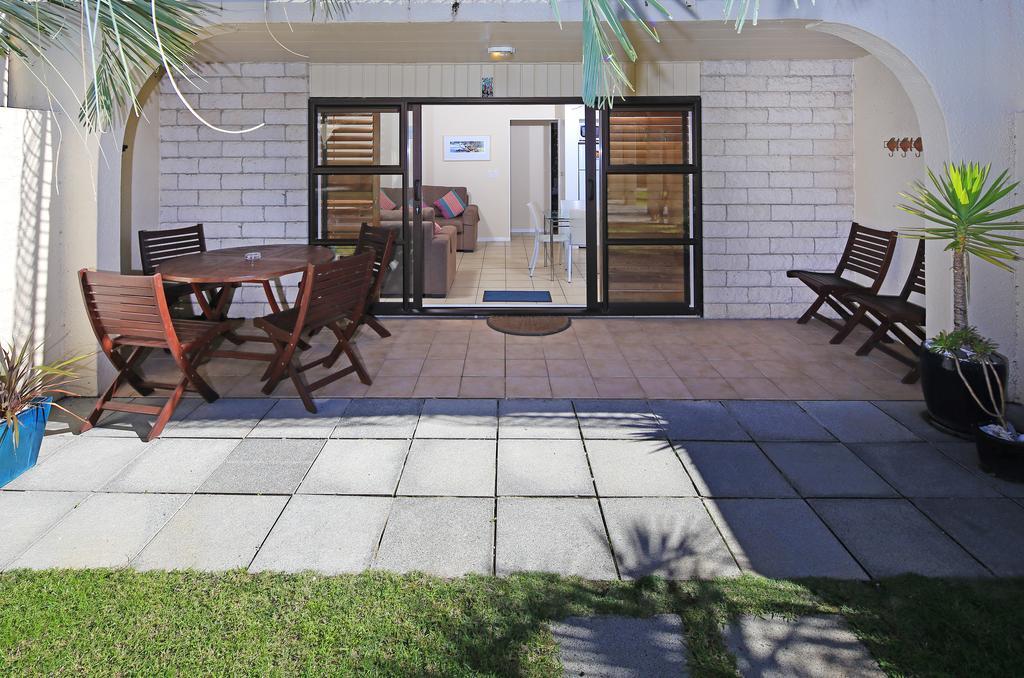 Onetangi Beach Apartments Екстериор снимка