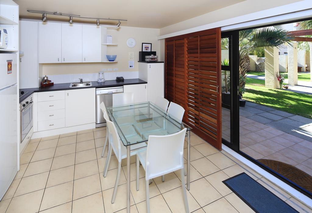 Onetangi Beach Apartments Екстериор снимка